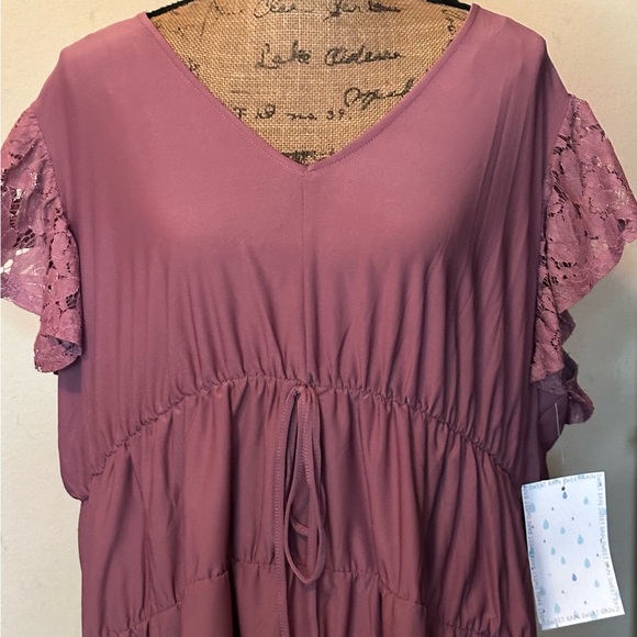 Lovely top-New with tag! - Picture 2 of 4